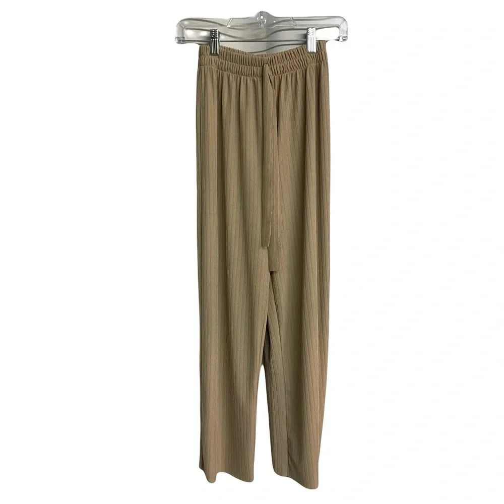 Fashion. Beige wide leg pants with pleats no size tag